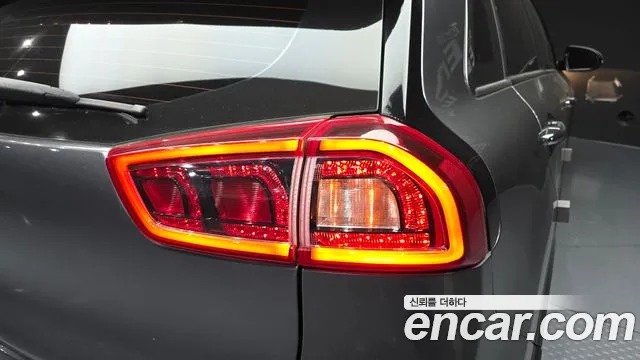 Kia Niro 2018 — фото 9