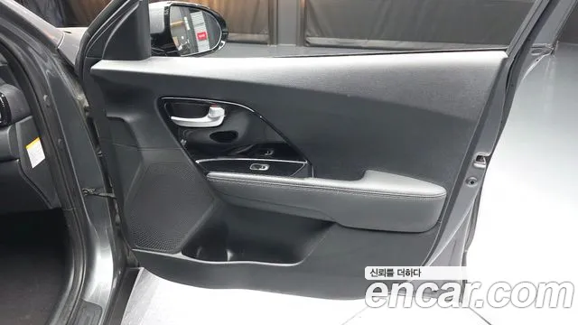 Kia Niro 2018 — фото 14
