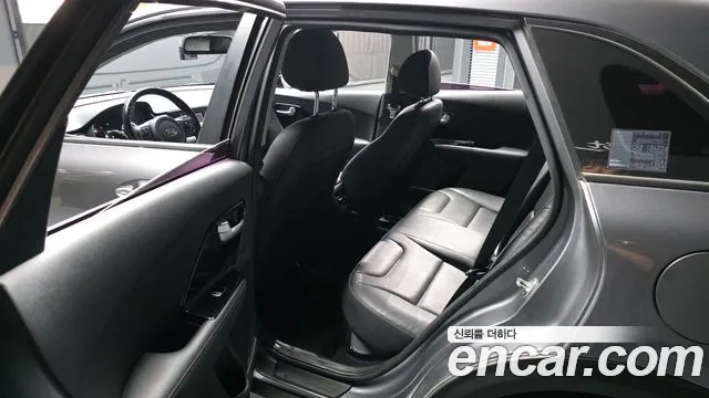 Kia Niro 2018 — фото 16