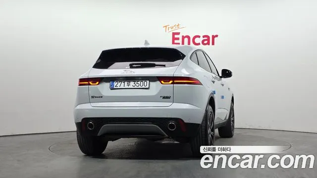 Jaguar E-PACE 2018 — фото 4