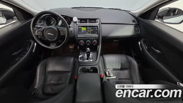 Jaguar E-PACE 2018 — фото 10