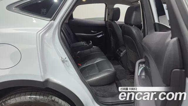Jaguar E-PACE 2018 — фото 18