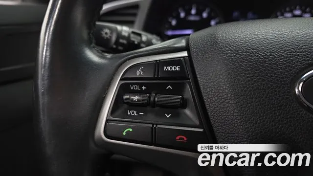 Hyundai AVANTE 2017 — фото 13