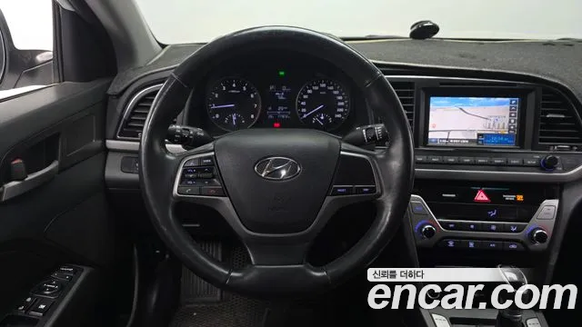Hyundai AVANTE 2017 — фото 14