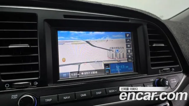 Hyundai AVANTE 2017 — фото 16