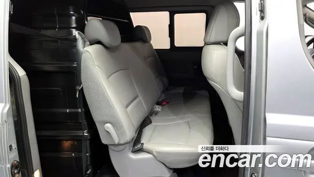Hyundai Starex 2020 — фото 17
