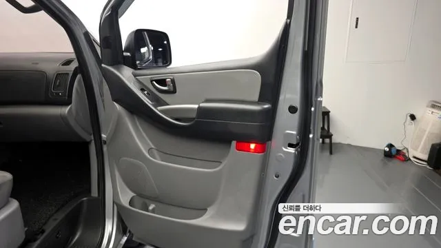 Hyundai Starex 2020 — фото 15