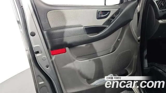 Hyundai Starex 2011 — фото 15