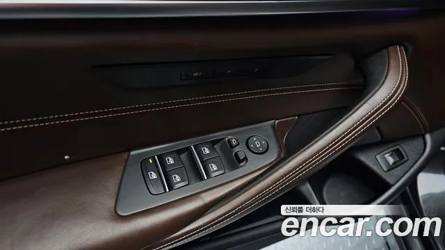 BMW 5-Series 2019 — фото 16