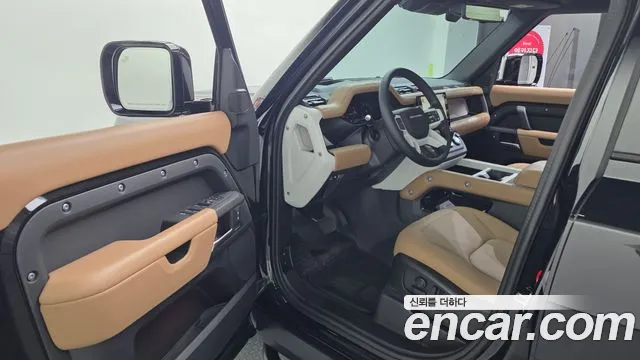 Land Rover Defender 2025 — фото 11