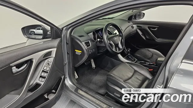 Hyundai AVANTE 2016 — фото 13