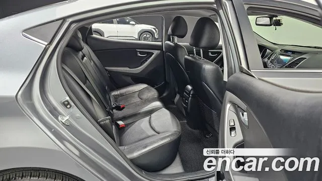 Hyundai AVANTE 2016 — фото 17