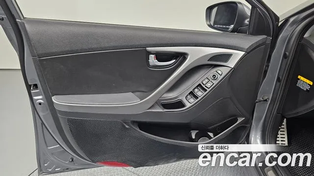 Hyundai AVANTE 2016 — фото 14