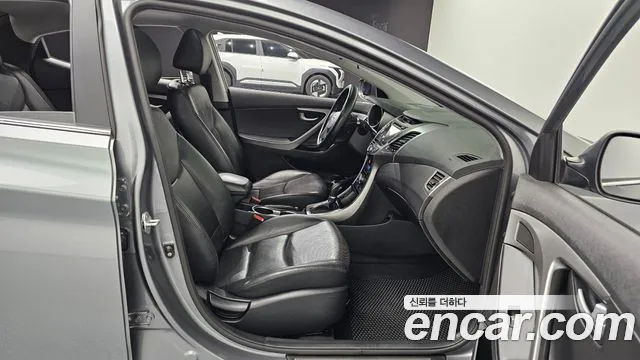 Hyundai AVANTE 2016 — фото 16