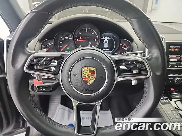Porsche Cayenne 2015 — фото 15