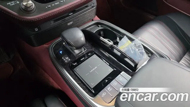 Lexus LS 2018 — фото 12