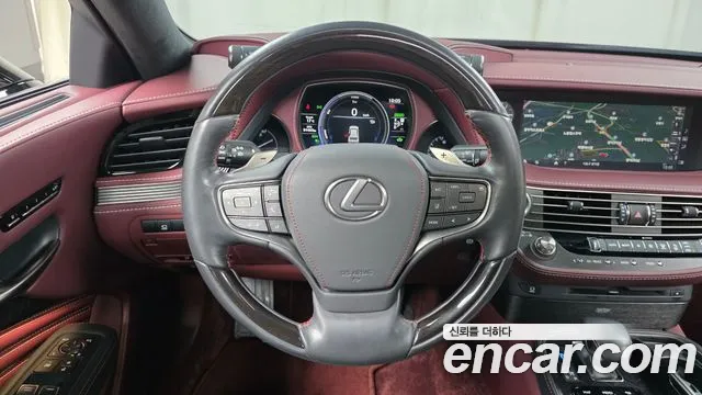Lexus LS 2018 — фото 19