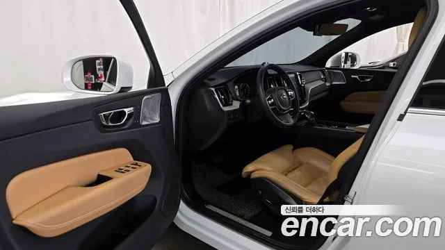 Volvo XC60 2019 — фото 10