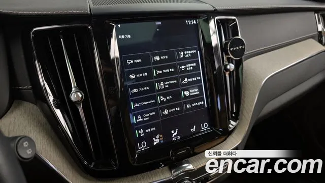 Volvo XC60 2019 — фото 16