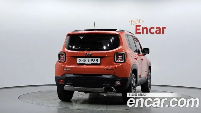 Jeep Renegade 2015 — фото 3
