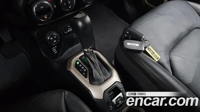 Jeep Renegade 2015 — фото 11