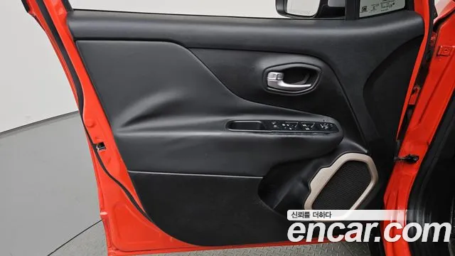Jeep Renegade 2015 — фото 13