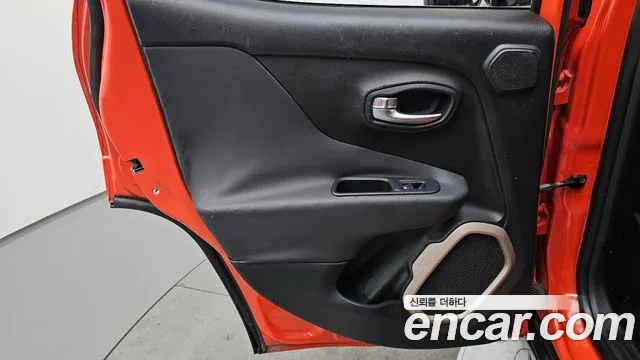 Jeep Renegade 2015 — фото 14