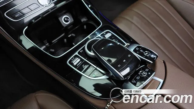 Mercedes-Benz E-Class 2018 — фото 12