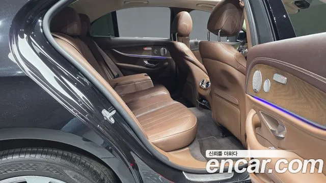 Mercedes-Benz E-Class 2018 — фото 18