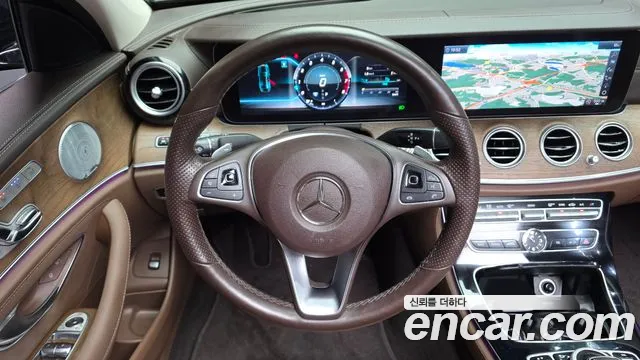 Mercedes-Benz E-Class 2018 — фото 19