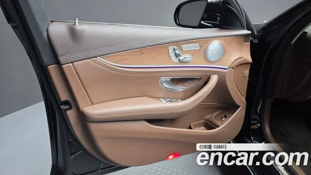 Mercedes-Benz E-Class 2018 — фото 14
