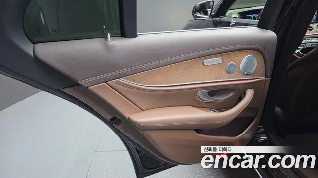 Mercedes-Benz E-Class 2018 — фото 15