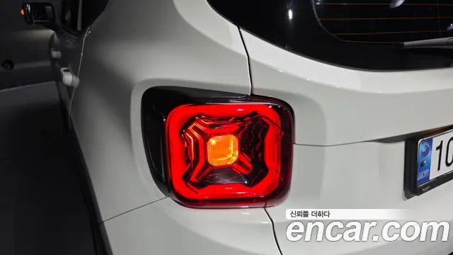 Jeep Renegade 2021 — фото 9