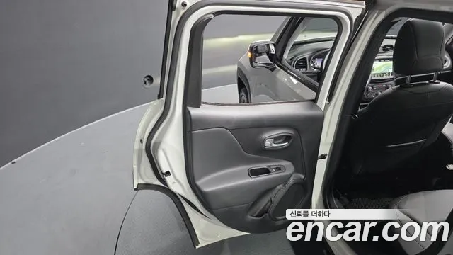 Jeep Renegade 2021 — фото 15