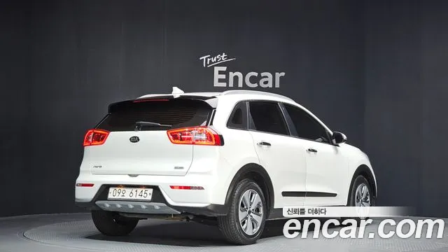 Kia Niro 2018 — фото 2