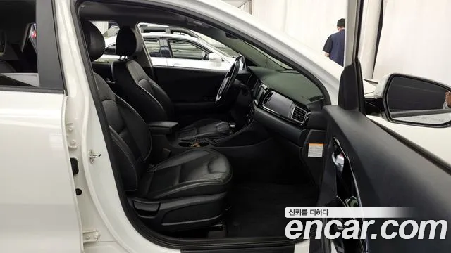 Kia Niro 2018 — фото 11