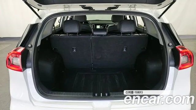 Kia Niro 2018 — фото 20