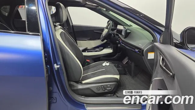 Kia EV6 2025 — фото 17