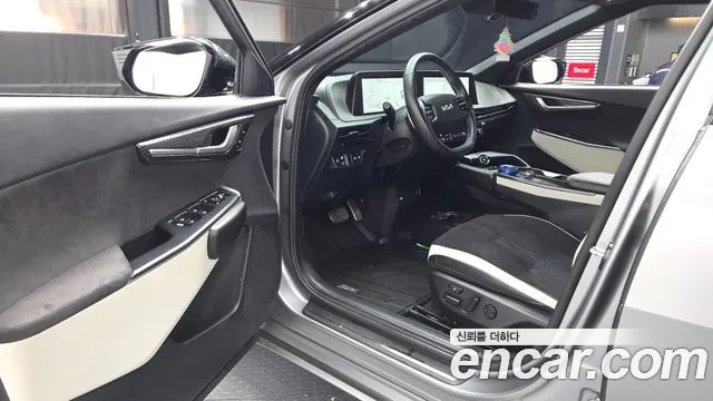 Kia EV6 2023 — фото 10