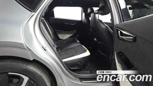 Kia EV6 2023 — фото 12
