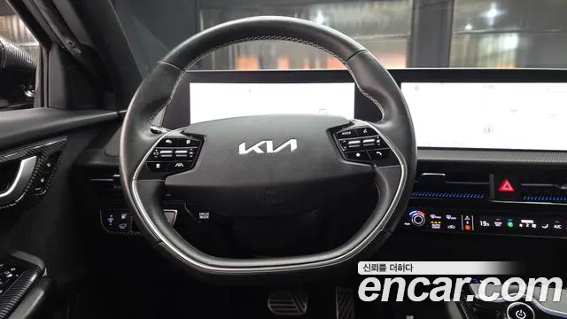 Kia EV6 2023 — фото 13