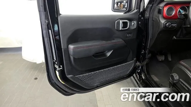 Jeep Wrangler 2020 — фото 13