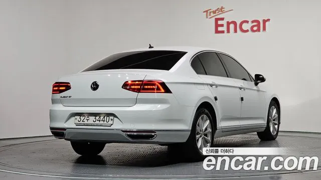 Volkswagen Passat 2018 — фото 2