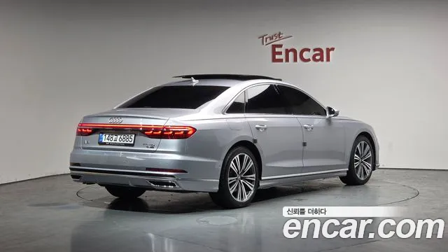 Audi A8 2021 — фото 1