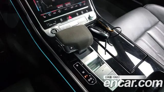Audi A8 2021 — фото 11