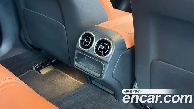 Mercedes-Benz C-Class 2025 — фото 14