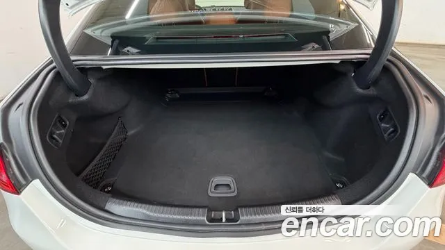 Mercedes-Benz C-Class 2025 — фото 18