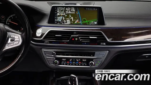 BMW 7-Series 2016 — фото 12