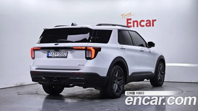 Ford Explorer 2025 — фото 1