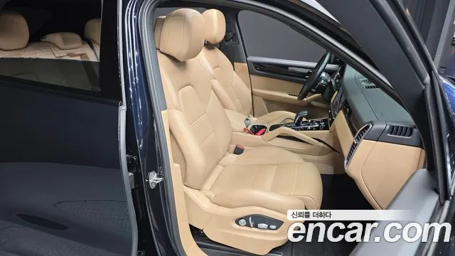 Porsche Cayenne 2020 — фото 18